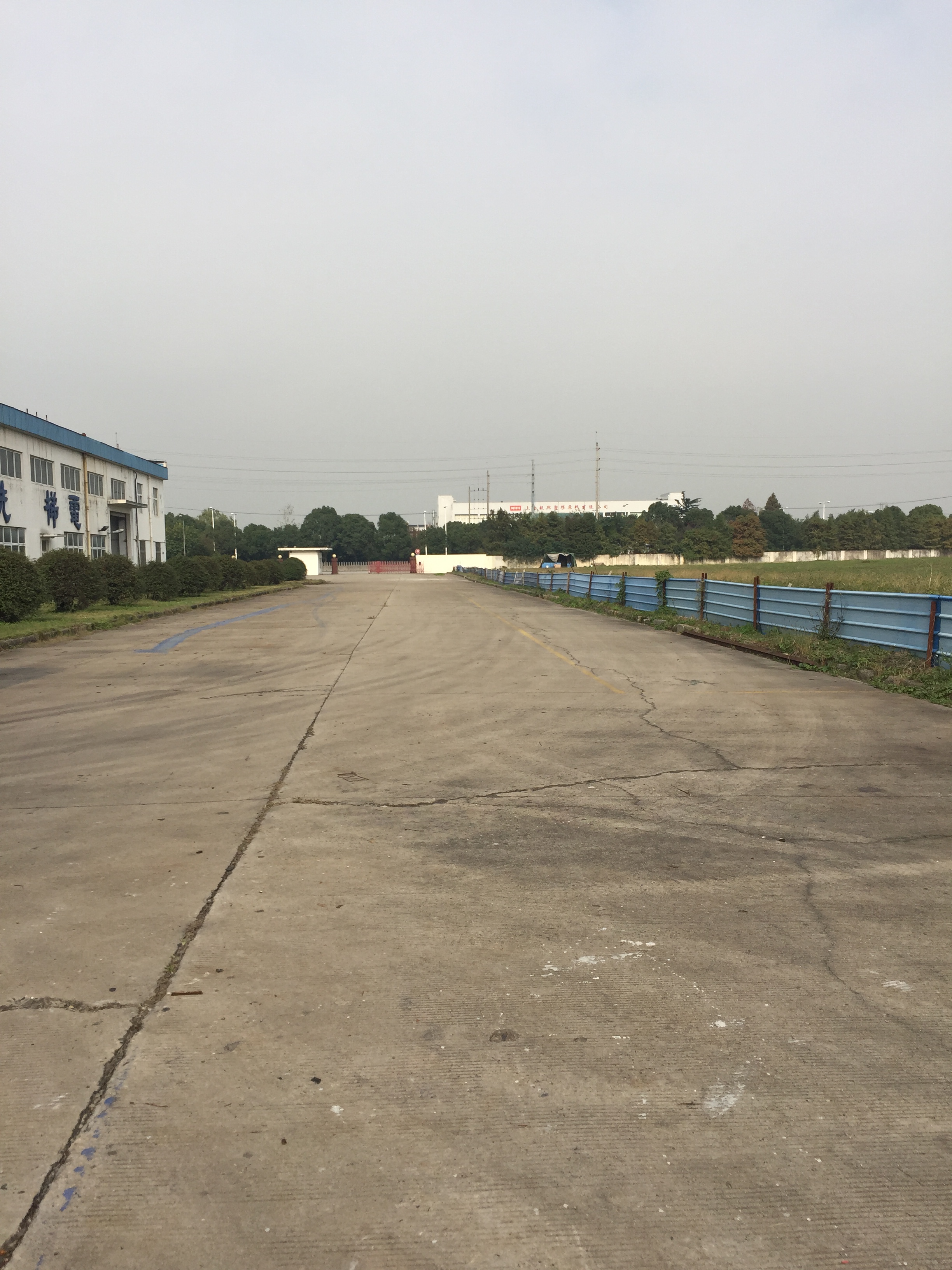 厂房正门图