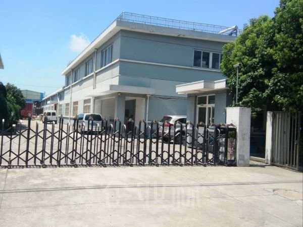 松江 独门独院一局二火车头厂房2000平 便宜出售