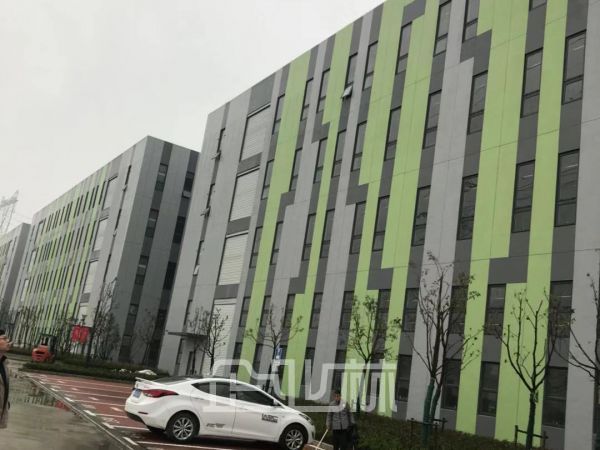 出租:松江新桥园区104板块2400平独栋厂房,可分租