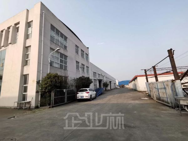 出租:松江新桥3600平方独门独院火车头单层厂房
