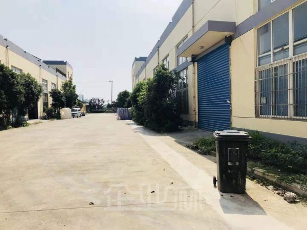 奉贤南桥104地块单层火车头式厂房出租面积2404平,产证齐全,可注册可环评