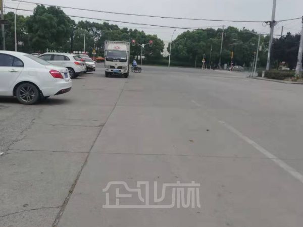 松江荣乐路1230㎡单层厂房出租,层高7米,1.2元/天.㎡,空地大厂区货车拖挂好进出,厂证齐全办公室精装修