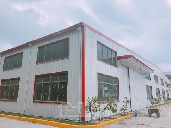 闵行区莘庄现有3800㎡厂房出租,104板块可办环评,层高6—8米 ,1.5元/天.平方米