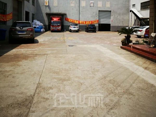 奉贤四团独门独院单层厂房出租面积2000平,配有办公室,行车