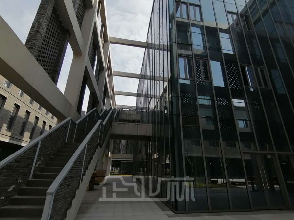 出租:嘉定娄塘总面积11万平米,100---9000平不等。免租期12个月 共有18栋