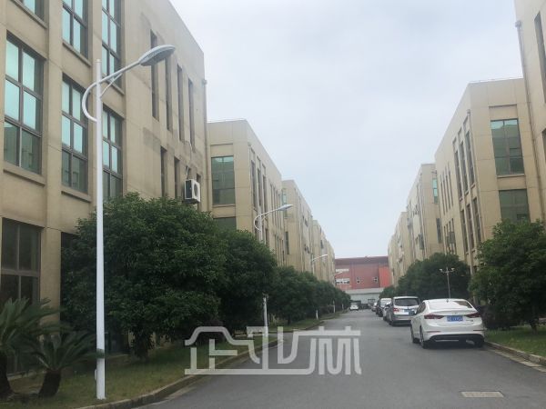 出售松江新桥104地块，2350平米独栋火车头花园式厂房