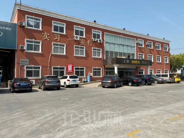 奉贤南桥单层厂房出租面积3130平,配有行车,形象好,空地大