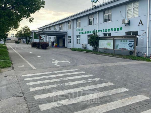 嘉定徐行镇104地块独门独院一局二火车头单层厂房出租面积12000平,价格有优惠,有冷库