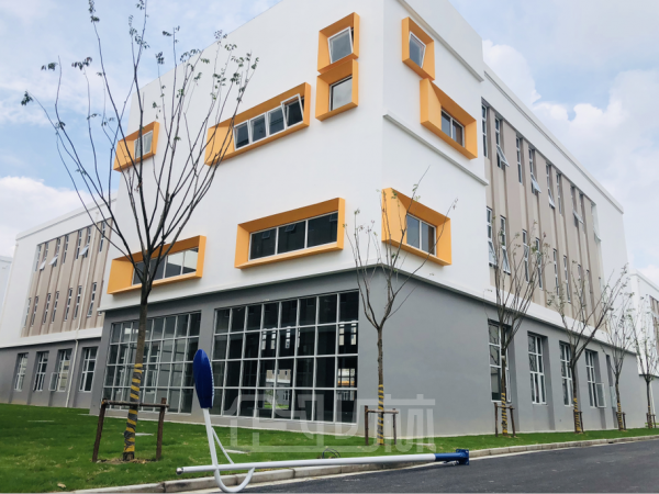 厂房正门图