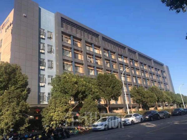 出租外高桥1200平办公楼 25平起 精装修 独立空调