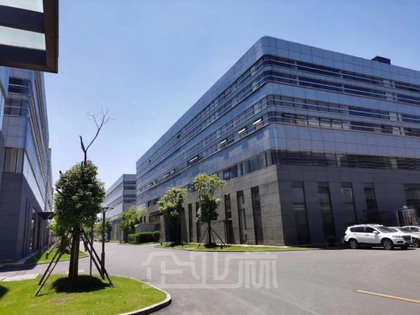出租洞泾70000平厂房 可分割 有行车 园区政策配套
