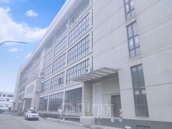 出租康桥厂房7000平 104地 可分租 带高平台