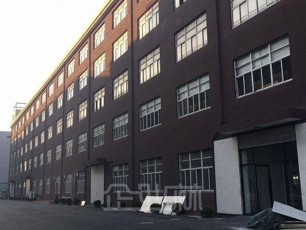 出租新桥厂房2600平 丙二消防精装修 门口有轨电车