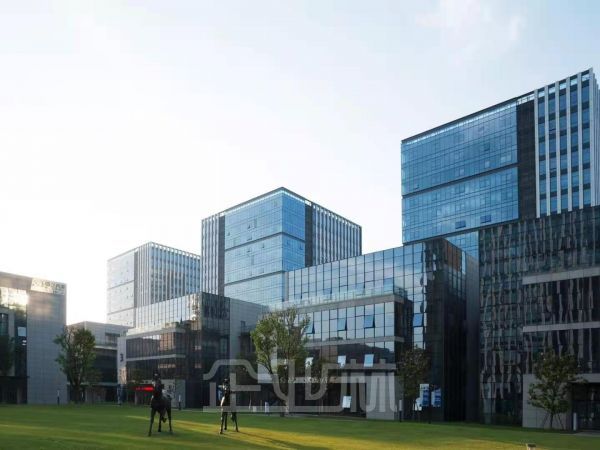 华新独栋1961平米 精装修带家具 直接拎包入住 空中花园